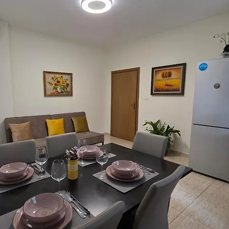 Enjoy Villa- Private Parking Appartement